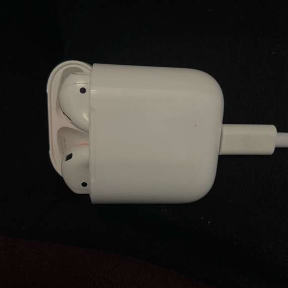 Apple Airpods (2nd Generation) - Picture 4 of 5